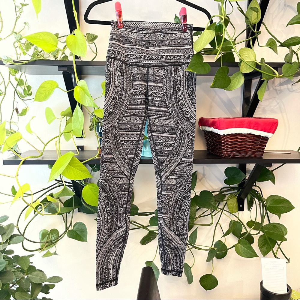 Rare Lululemon Wunder Under (Nulux 28")